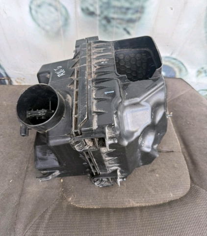 Корпус повітряного фільтра 1770025150 TOYOTA