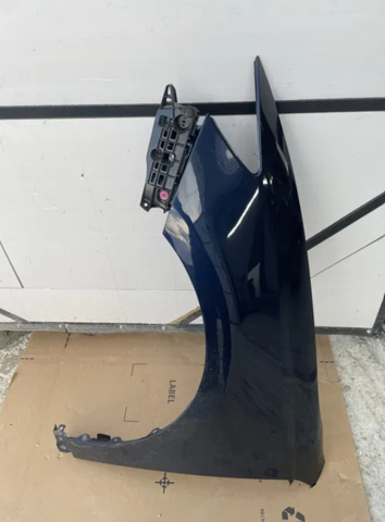 Ліве переднє крило 5381233230 TOYOTA