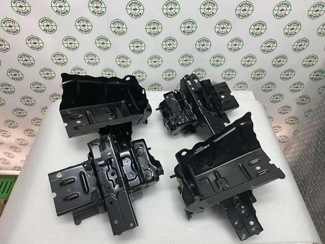 Кронштейн підсилювача переднього бампера 5701306020 TOYOTA