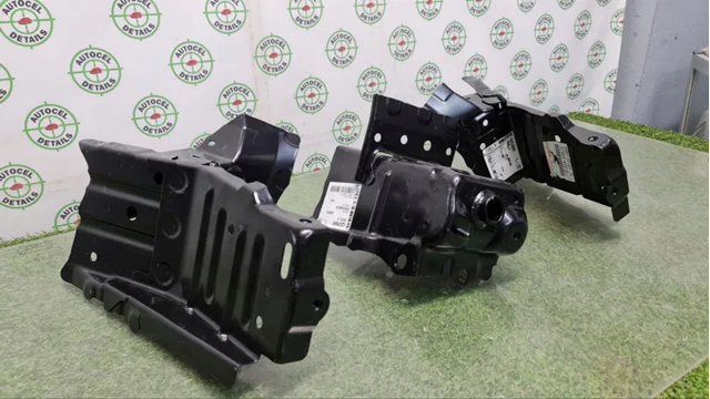 Кронштейн підсилювача переднього бампера 5701342010 TOYOTA