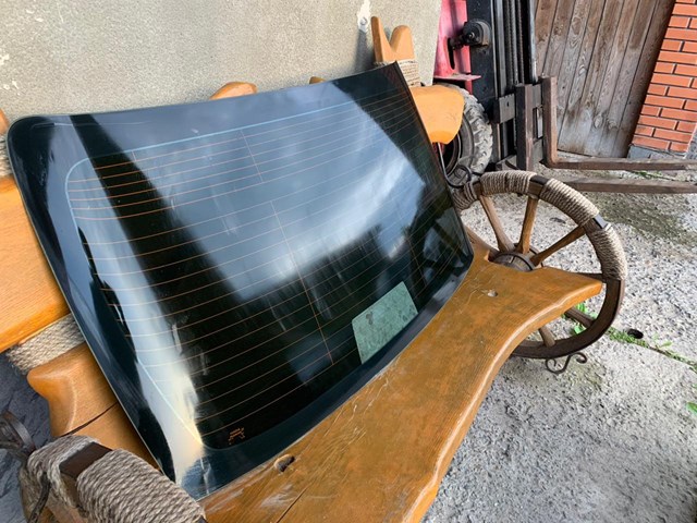 Заднє вікно 6480106221 TOYOTA