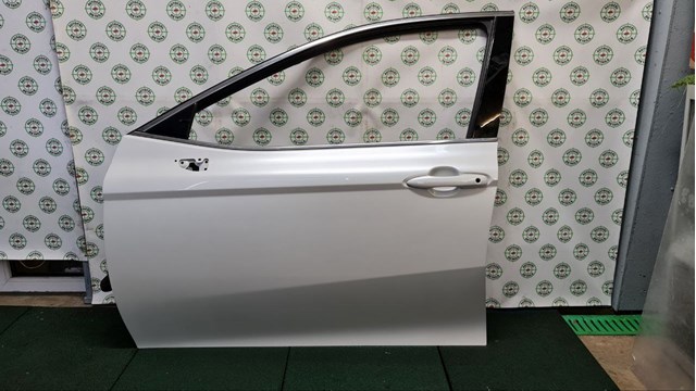 Водійські двері 6700233260 TOYOTA