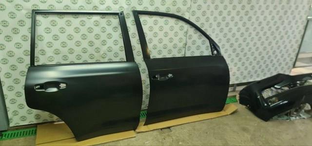 Двері пасажирські задні праві 6700360550 TOYOTA