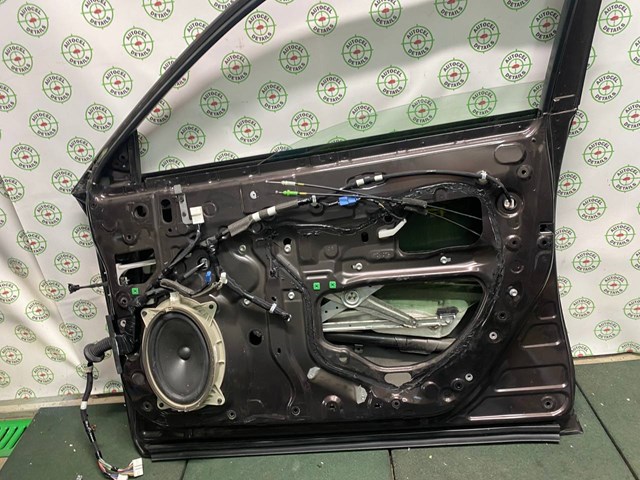 Скло передньої правої двері 6810176010 TOYOTA
