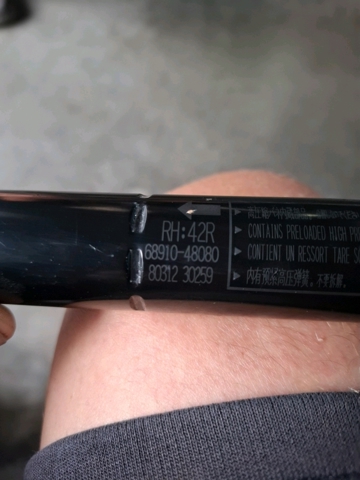 Амортизатор задньої ляди 6891048081 TOYOTA