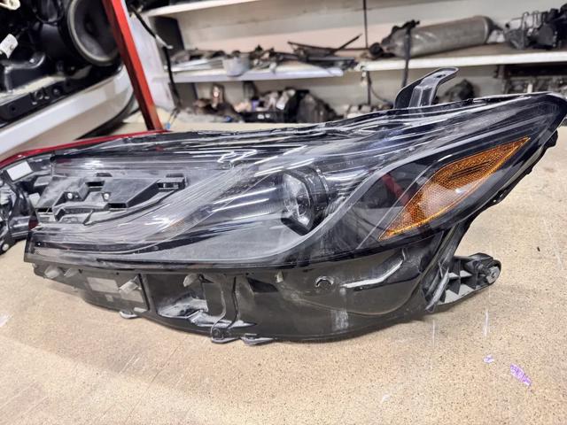 Фара дальнього світла в зборі 81150AQ010 TOYOTA