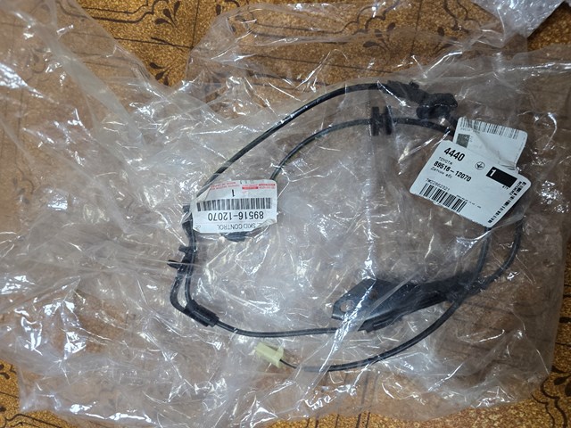 Провід датчика АБС задній правий 8951612070 TOYOTA