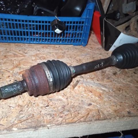 Привід передній правий Dodge Caliber SXT