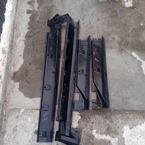Накладка зовнішня (молдинг) порога, передня права 5182572AA CHRYSLER