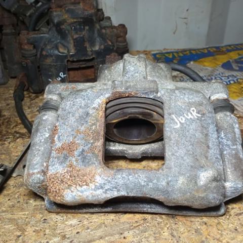 Супорт гальмівний, передній, правий 68003697AA CHRYSLER