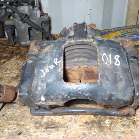 Супорт гальмівний, передній, лівий 68003707AA CHRYSLER