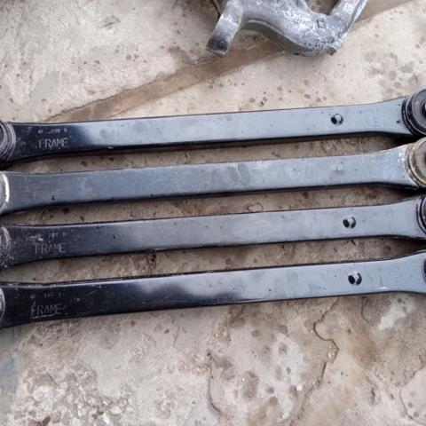 Важіль/тяга задньої підвіски подовжній нижній, лівий/правий 68264947AA CHRYSLER