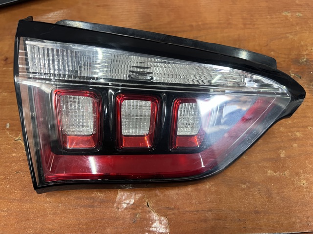 Ліхтар задній лівий, внутрішній 55112837AA CHRYSLER