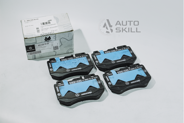 Колодки гальмівні передні, дискові A0004209503 MERCEDES
