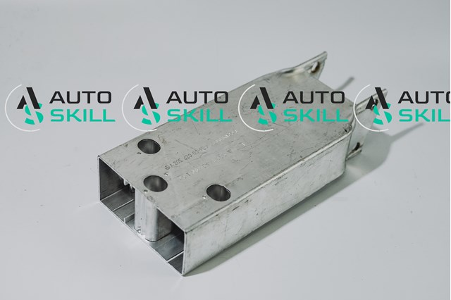 Кронштейн підсилювача переднього бампера A2056200395 MERCEDES