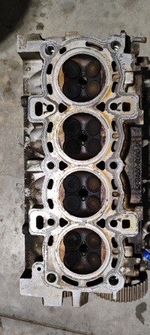 Головка циліндрів 1546324 FORD