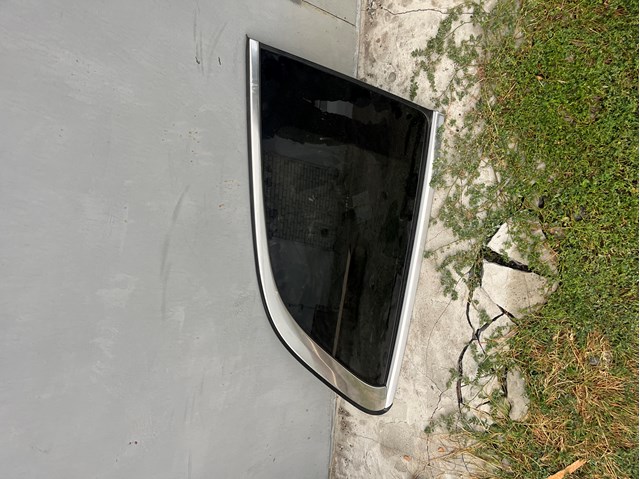 Стукло багажника, праве A1676709600 MERCEDES