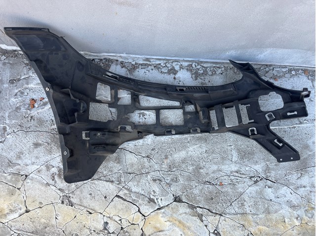 Кронштейн кріплення бампера переднього лівий A2058850565 MERCEDES