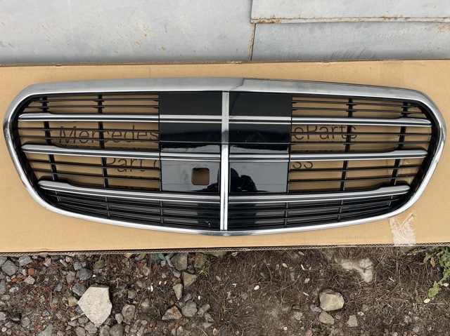 Облицювання радіатора A2238804100 MERCEDES