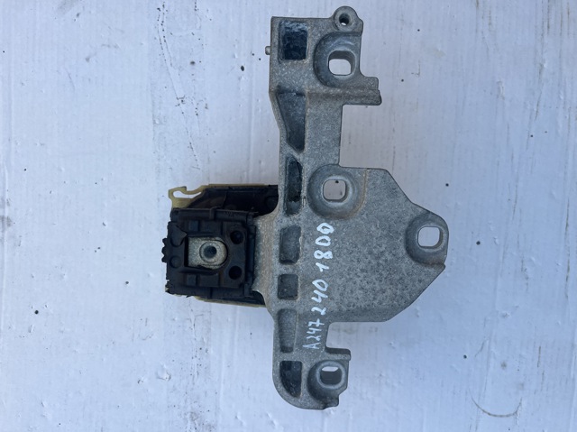 Права подушка мотора A2472401800 MERCEDES