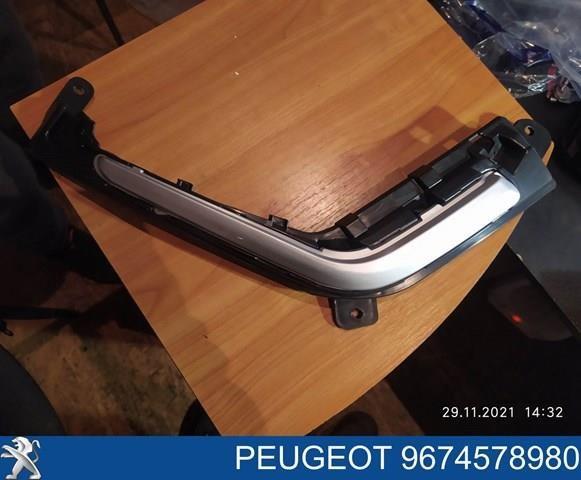 Решітка переднього бампера, права 9674578980 MARKET (OEM)