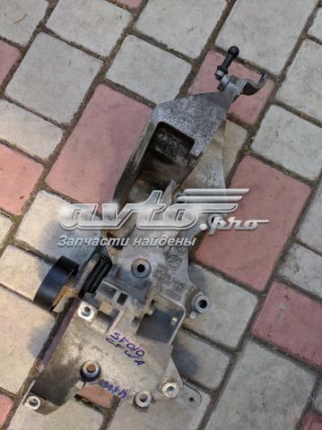 Кронштейн генератора 03L903143Q VAG