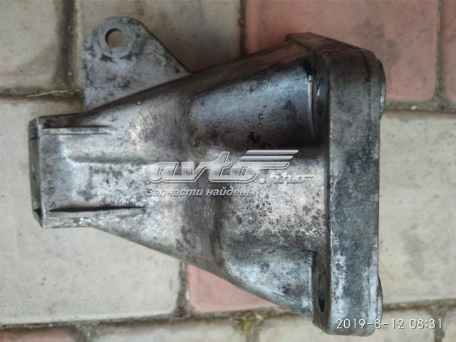 Кронштейн подушки (опори) двигуна, правої 4B0199308 VAG