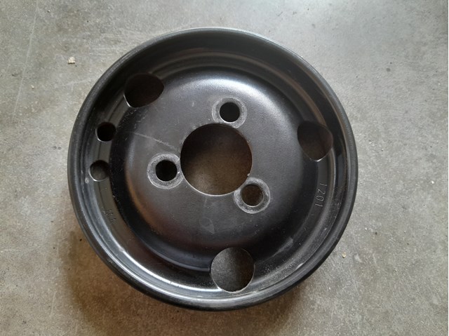 Шків водяної помпи Volkswagen Golf 3