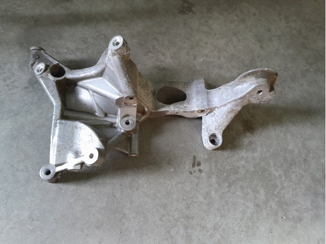 Кронштейн генератора (натяжний) 03H260089G VAG