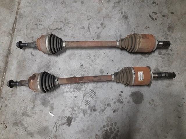 Піввісь задня, права 04726090AB CHRYSLER