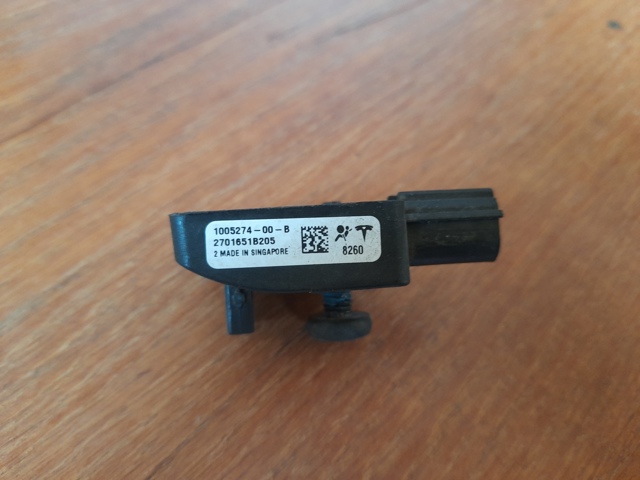 Датчик Ейрбег передній 100527400B Tesla Model