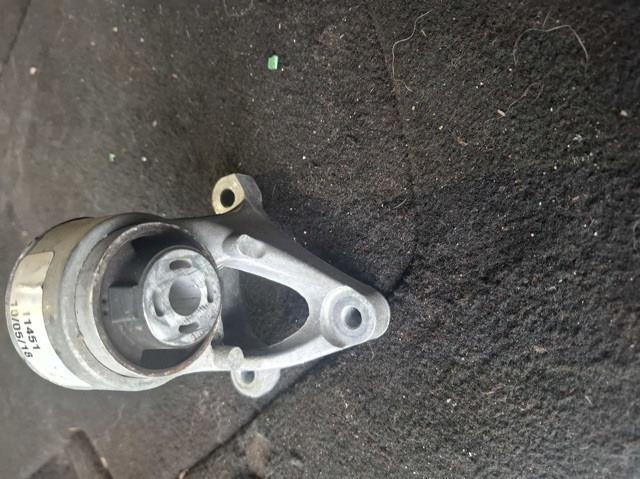 Подушка передньої опори двигуна 102759100D TESLA