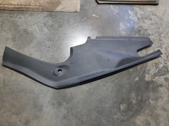 Накладка переднього лівого крила 106047700B Tesla Model