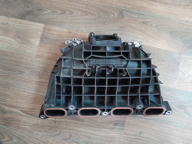 Колектор впускний 11617588126 BMW
