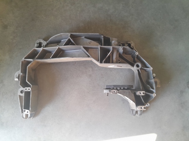 Кріплення кпп 22116882026 BMW