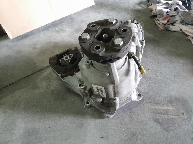 Раздатка (коробка роздавальна) 27108643151 BMW