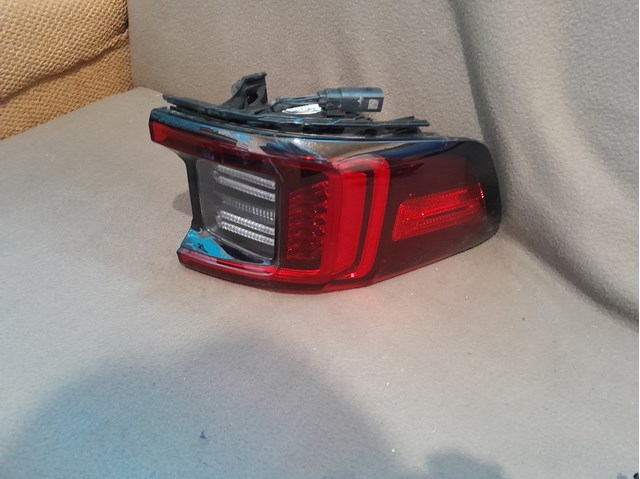 Задня ліва зовнішня фара 31108942 VOLVO