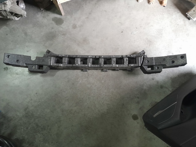 Наповнювач бампера переднього 31383553 VOLVO