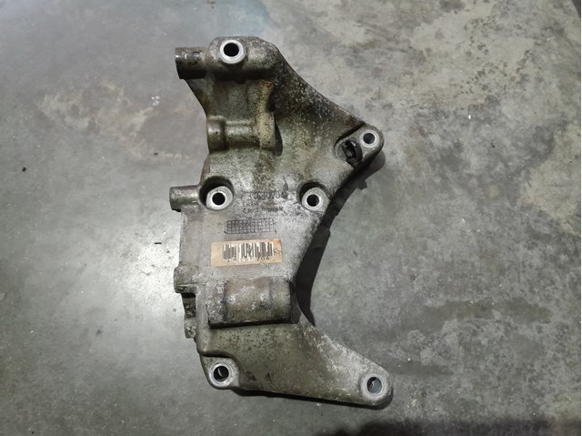 Кронштейн кріплення генератора 31430704 VOLVO