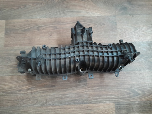 Колектор впускний 31431777 VOLVO