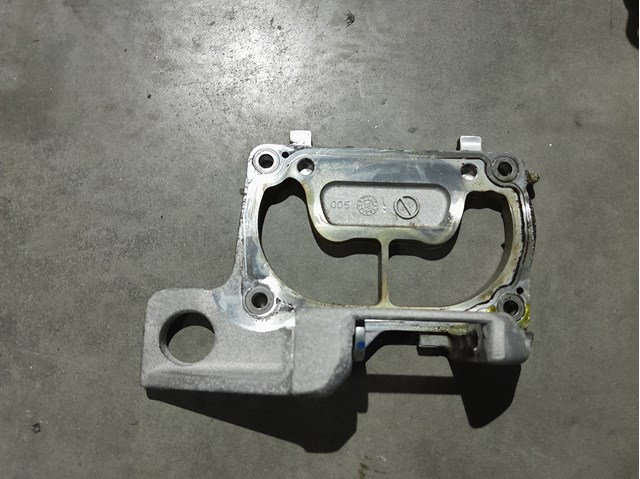 Кронштейн компресора наддуву двигуна 31459809 VOLVO