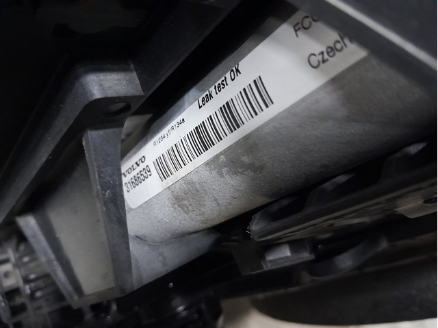 Конденсатор системи охолодження системи 31686539 VOLVO