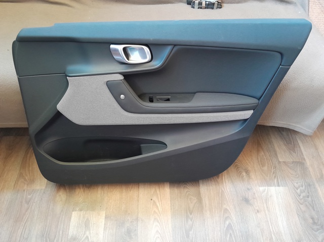 Оббивка передніх дверей 31696462 VOLVO