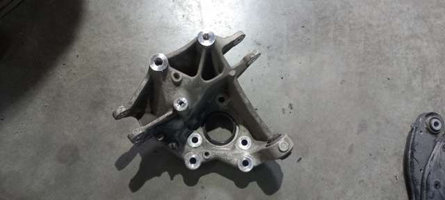 Цапфа поворотного кулака 32221149 VOLVO