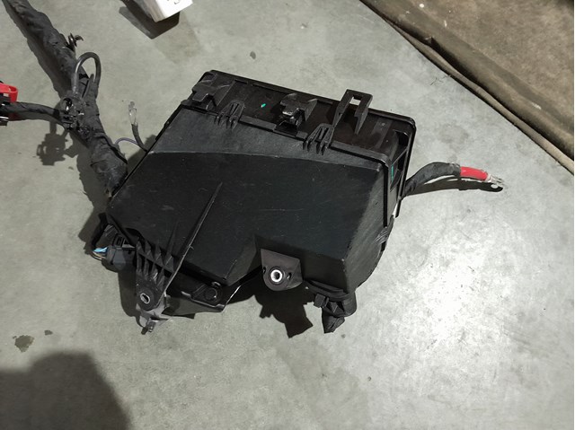 Коробка запобіжників 32268459 VOLVO