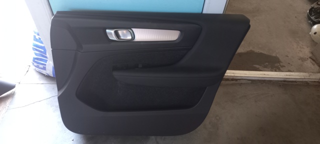 Картка обшивки передніх дверей правих 32282661 VOLVO