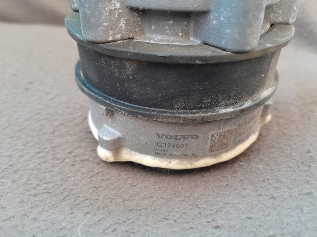 Насос (помпа) охолодження батареї 32324007 VOLVO