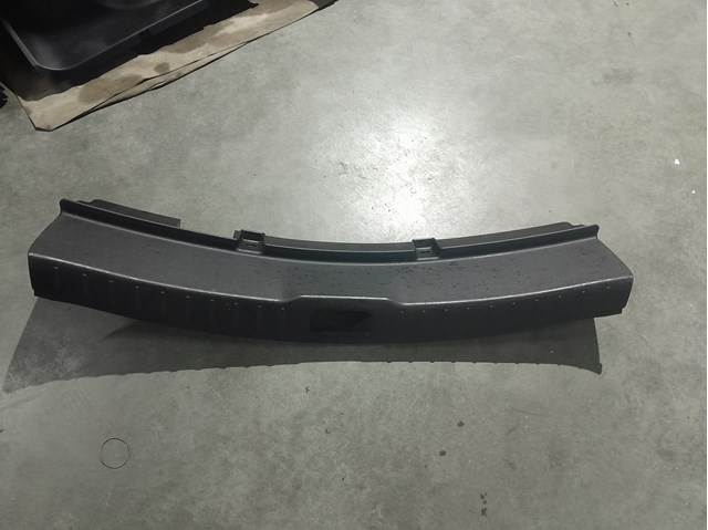 Накладка задньої панелі багажника 32344516 VOLVO