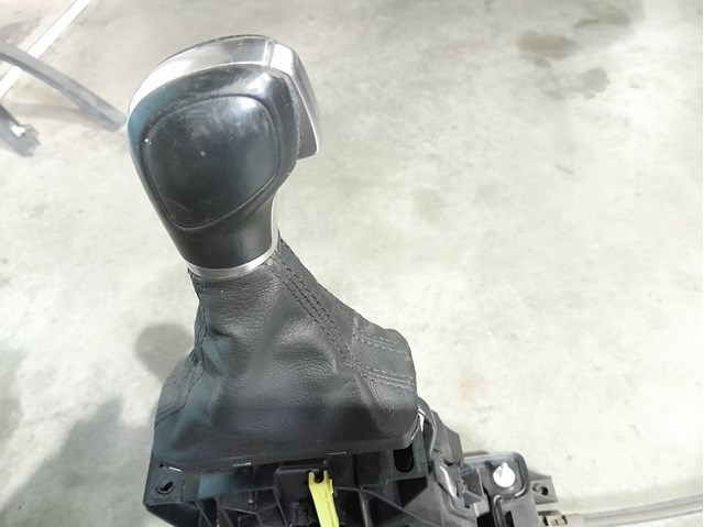 Ручка важеля коробки передач 3CN713123AUMF VAG