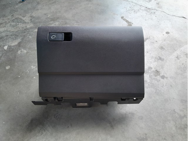 Кришка ящика рукавички (бардачка) 3CN857101A82V VAG